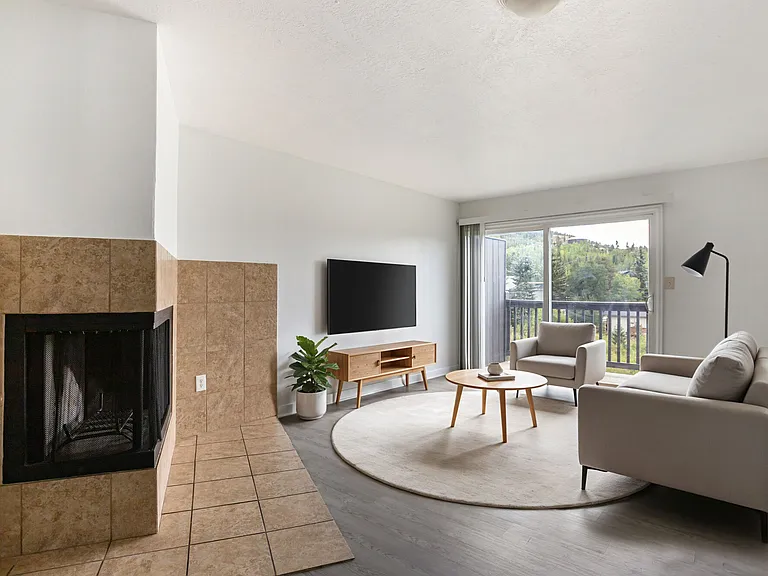 Straight Creek Apartments — Photo 5