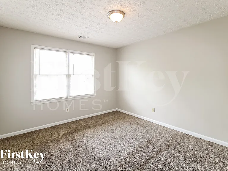 1845 Rockside Ln — Photo 11