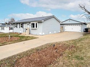 5655 Cornell St SW, Cedar Rapids, IA 52404