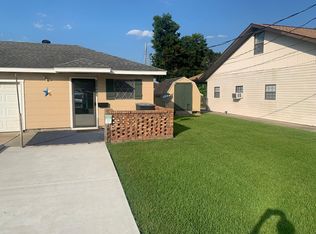 6800 32nd St #B, Groves, TX 77619