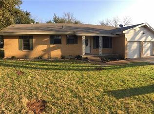 1213 Greenbriar Ln, Cleburne, TX 76033