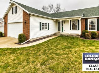 820 Vanlaningham Dr, Mattoon, IL 61938