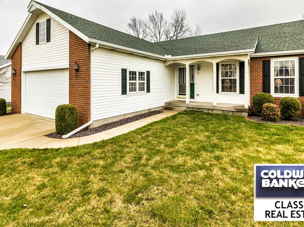 820 Vanlaningham Dr, Mattoon, IL 61938