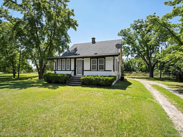 42303 Schoolcraft Rd, Plymouth, MI 48170