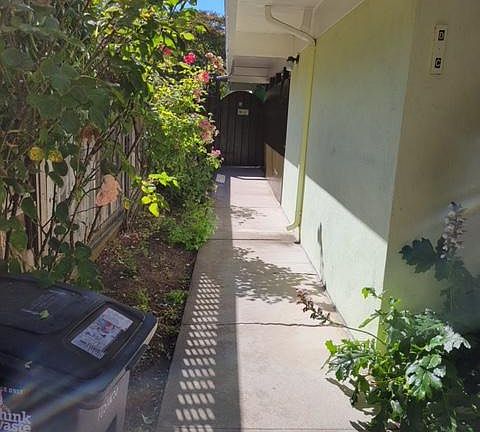 2nd image of 428 Waverley St Unit C