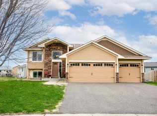 511 Moline Loop NW, Isanti, MN 55040