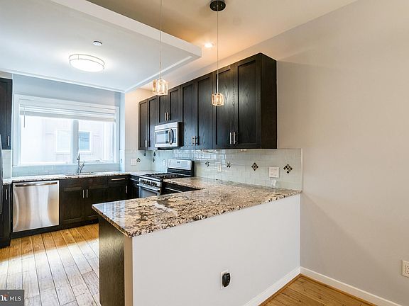 4th image of 211 Brown St Unit 10