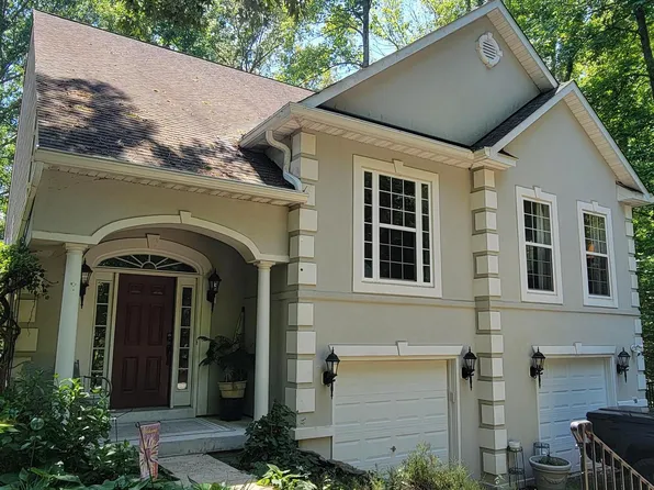 584 Lake Caroline Dr, Ruther Glen, VA 22546