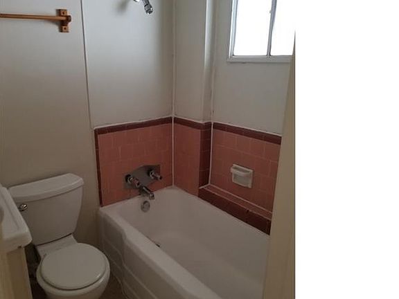 4th image of 7857 Fairfax Ln