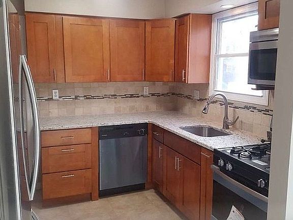 3rd image of 35 Alyssum St