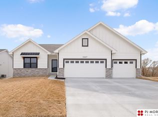 16607 Locust St, Omaha, NE 68116