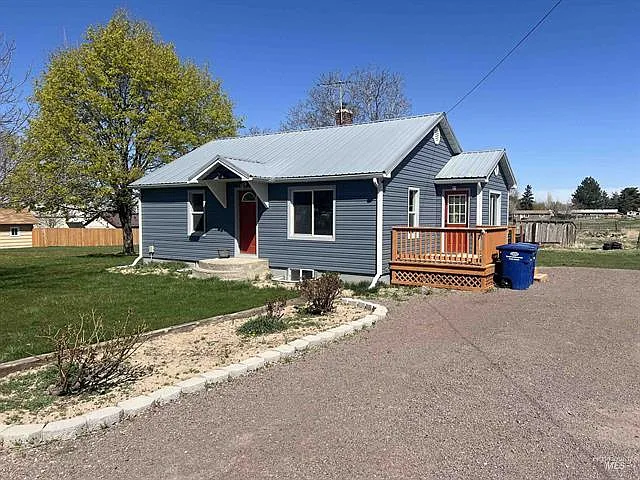 4 bed, 1858 sqft, $2,100 — Photo 1