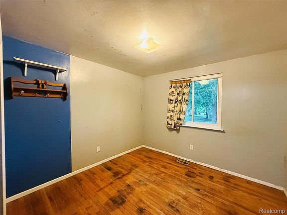 4th image of 1501 Barchester St