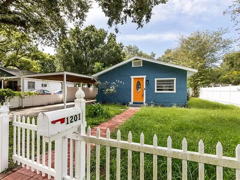 Fully fenced front yard.