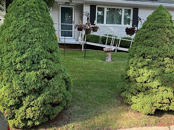 3rd image of 61 Garfield Blvd