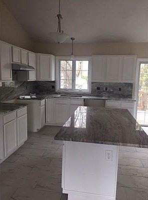 2nd image of 21 Hyannis Pl