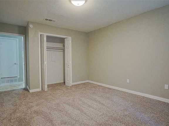 3rd image of 932 Forest Glen Dr
