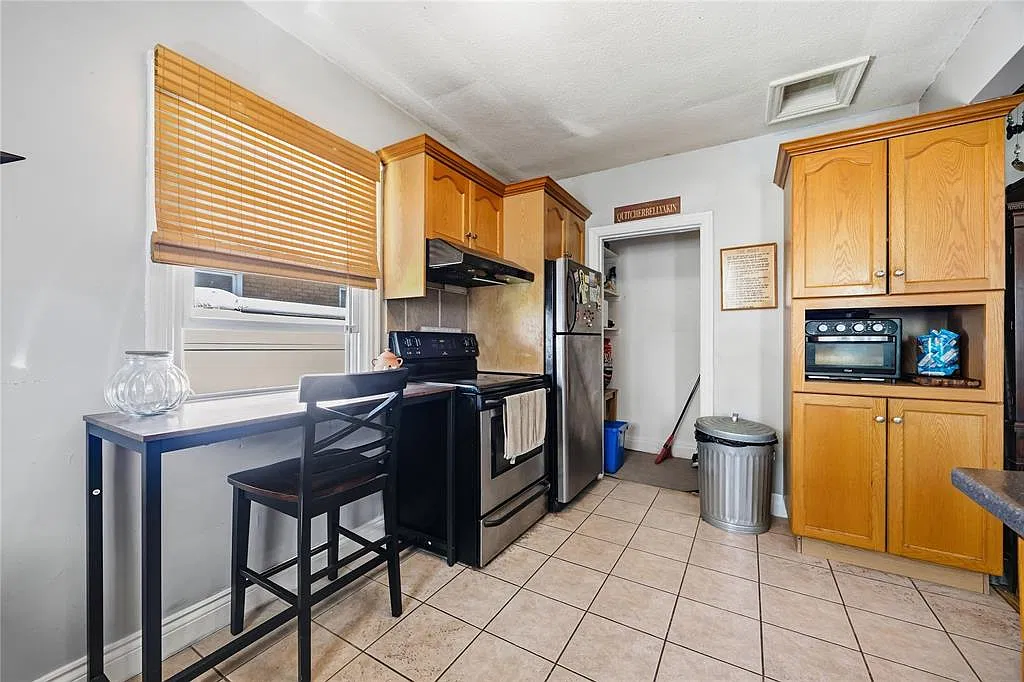 2 bed, $2,400 — Photo 4