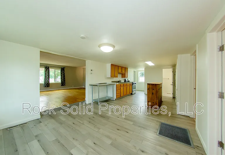 210 Seymour Ave — Photo 12