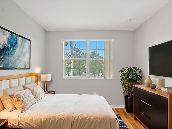 4th image of 1137 NE 31st Terrace