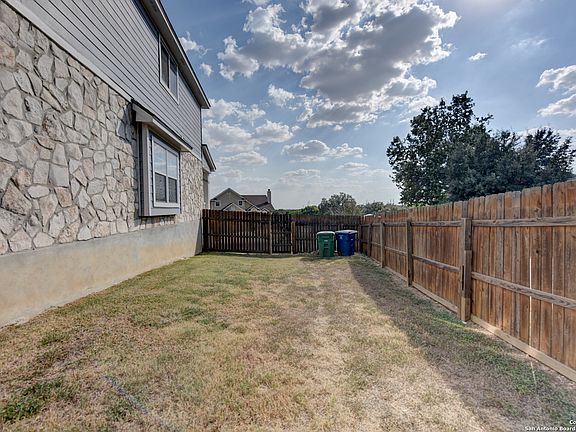 3rd image of 4903 AUGUSTA SQ