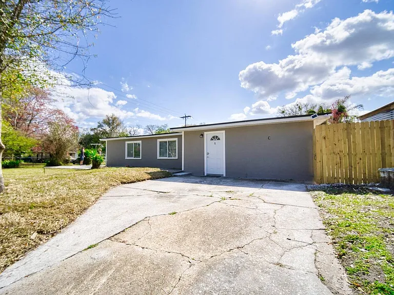832 Mikael Ave #C — Photo 9