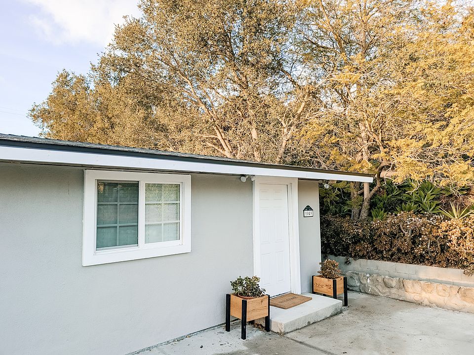 1000 sq ft private SFH with large driveway & very large rooms.