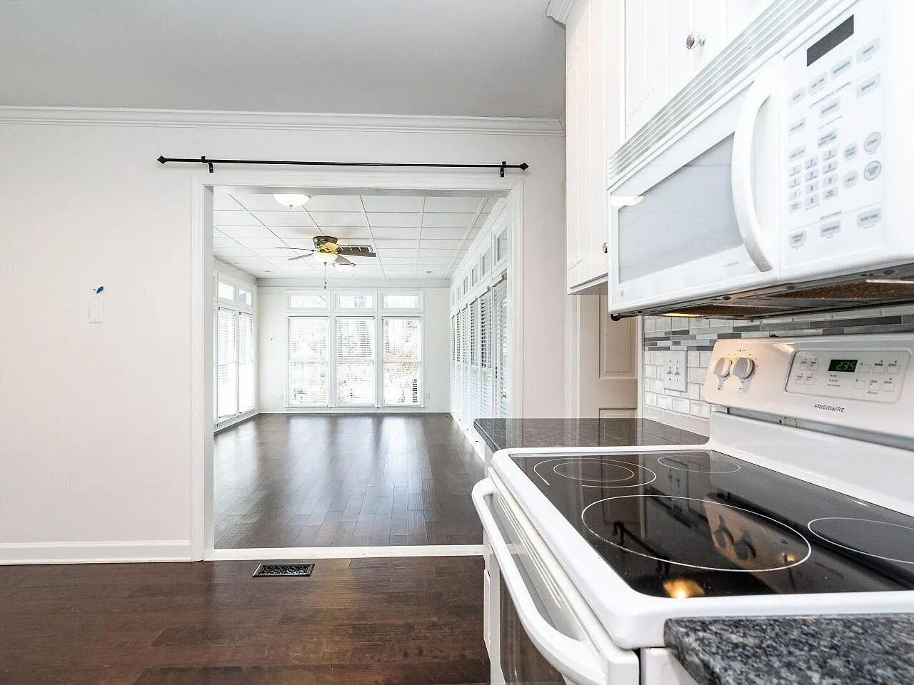 3 bed, 2000 sqft, $2,800 — Photo 4