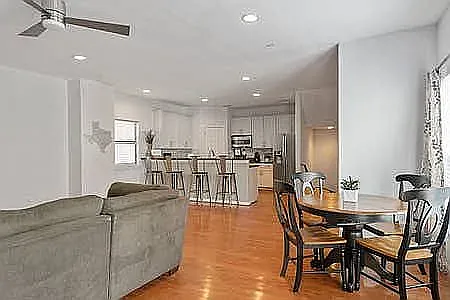 4413 Koehler St #D — Photo 11