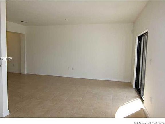 4th image of 10600 NW 88th St APT 211