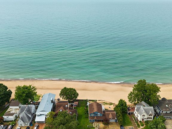 2nd image of 2013 Lake Shore Dr