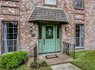 235 Royal Oaks St, Huntsville, TX 77320