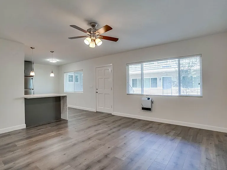 Retro Style Apartment Building with Pool and Gym - Secure, Modern and Lease-Ready! — Photo 14