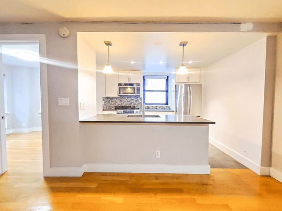 3rd image of 301 E 47th St APT 12M