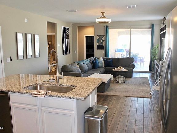 4th image of 787 W Brangus Way