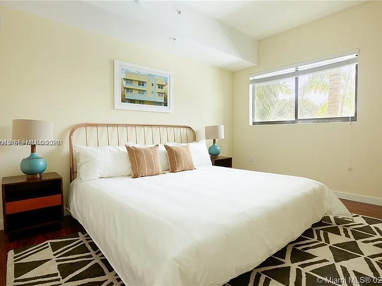 568 NE 66th St #501 — Photo 8