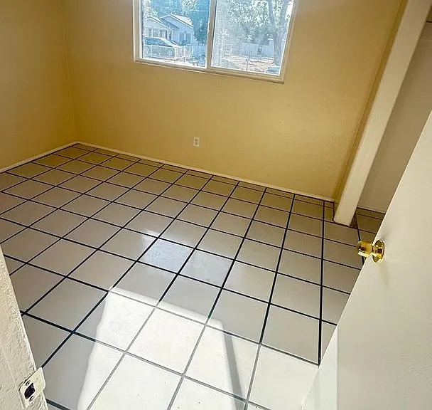 1521-1537 N Sierra Way — Photo 15
