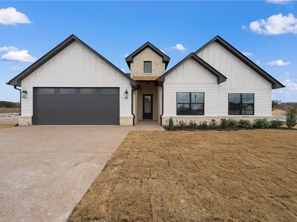 924 Gallant Fox, Hewitt, TX 76643