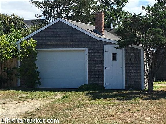 10 West Creek Road 
1 Car Garage with 1BR/1BATH Accessory Apartment