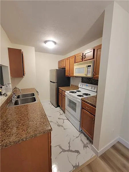 2 bed, 1000 sqft, $1,500 — Photo 3