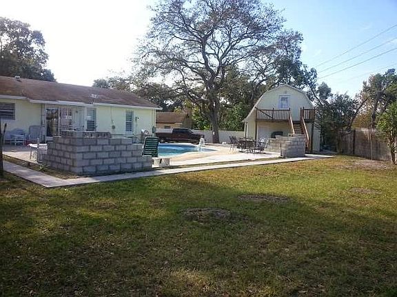 Back vie with detached garag