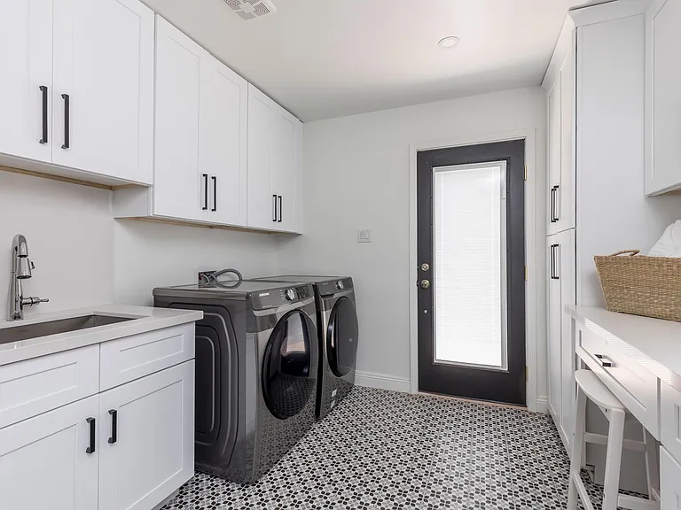 8702 E Clarendon Ave — Photo 6
