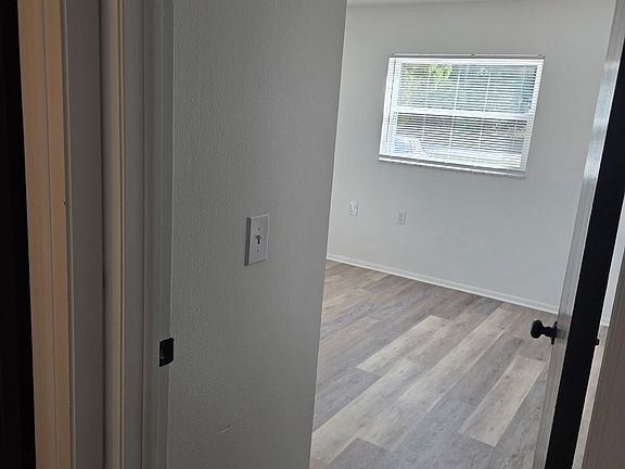 2nd image of 425 Domaris Ave
