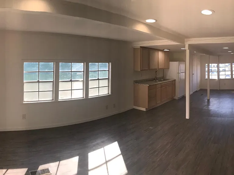 2145 E Hearne Ave — Photo 4