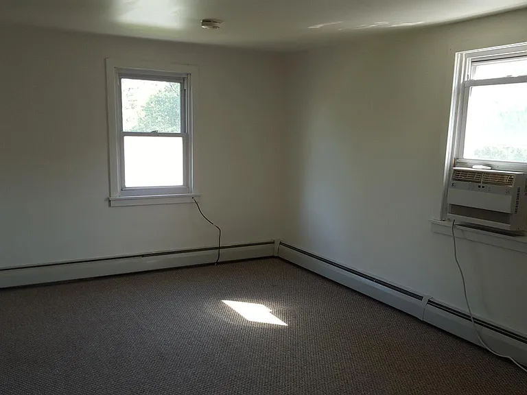 225 W Cherry St #B — Photo 4