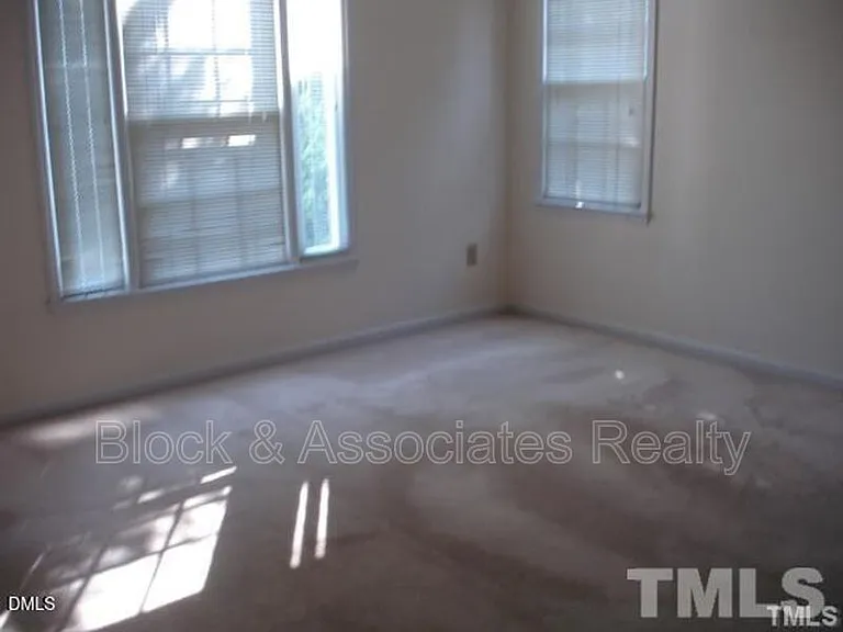 311 Wax Myrtle Ct — Photo 6