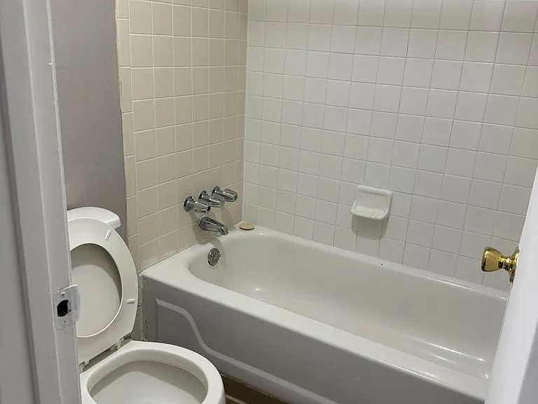 R 142 2811 S Archer Rd #W — Photo 7