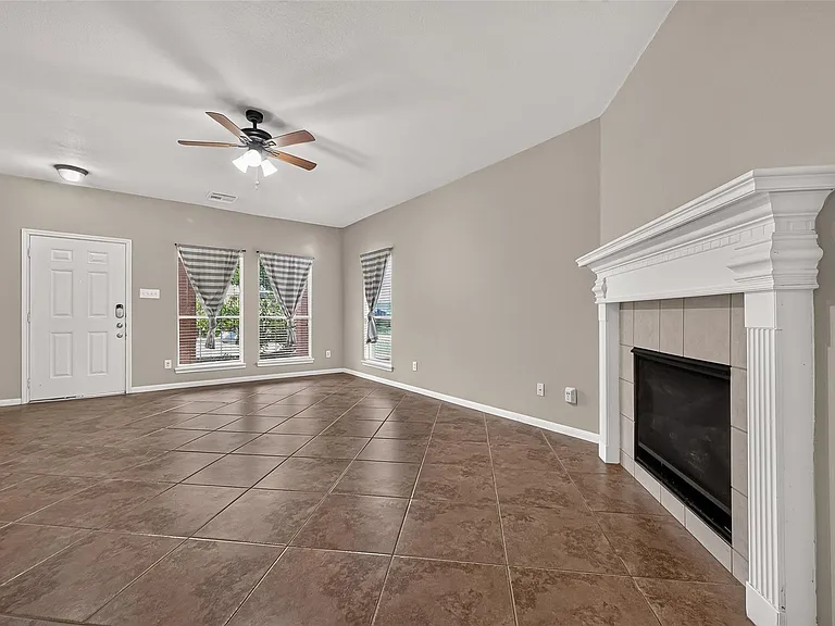 2110 Castle Gardens Ln — Photo 7
