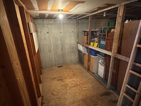 3rd image of 2371 48th Ave SW APT 2
