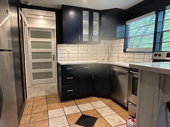 New Kitchen w/ Quartz Countertops
Multiple lighting sources (Various mood options)